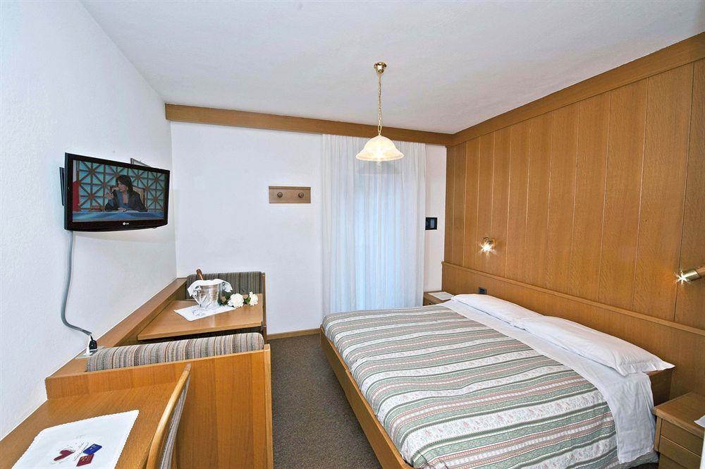 Hotel Ladina Кампителло-ди-Фасса Экстерьер фото