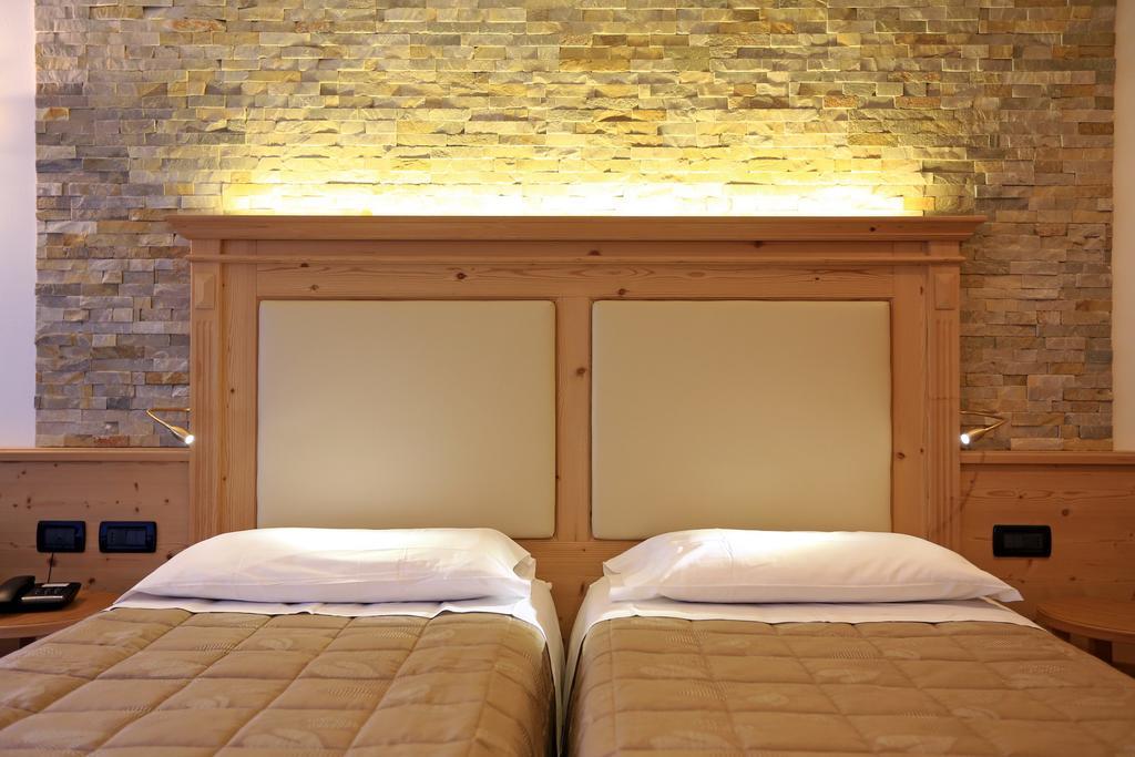 Hotel Ladina Кампителло-ди-Фасса Номер фото