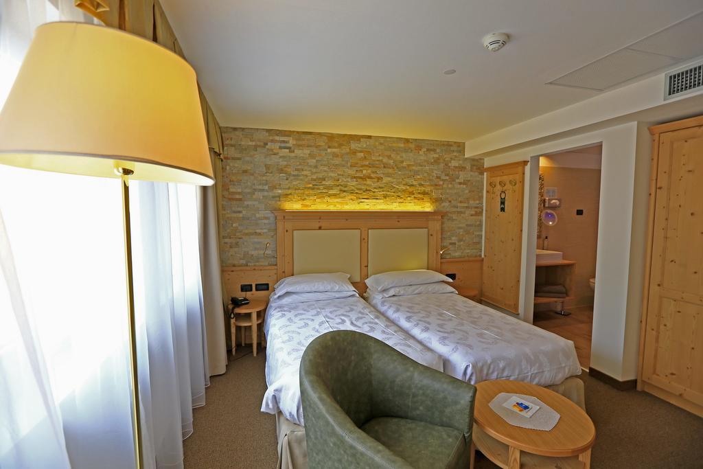Hotel Ladina Кампителло-ди-Фасса Номер фото
